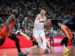 上海久事CBA击败北京首钢王哲林内线统治的简单介绍